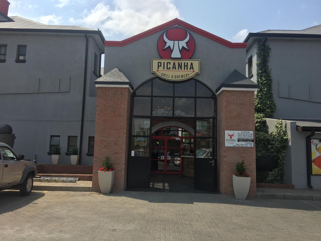 Picanha Grill Guest House & Events Venue Nigel Exterior photo